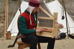 minstrel playing the organetto