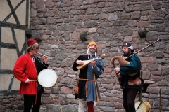 minstrels-drum-medieval-bagpipe